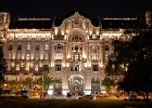 Four Seasons Hotel Gresham Palace at night